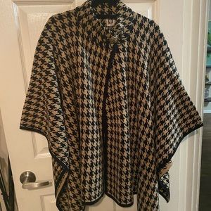 Anne Klein houndstooth winter poncho